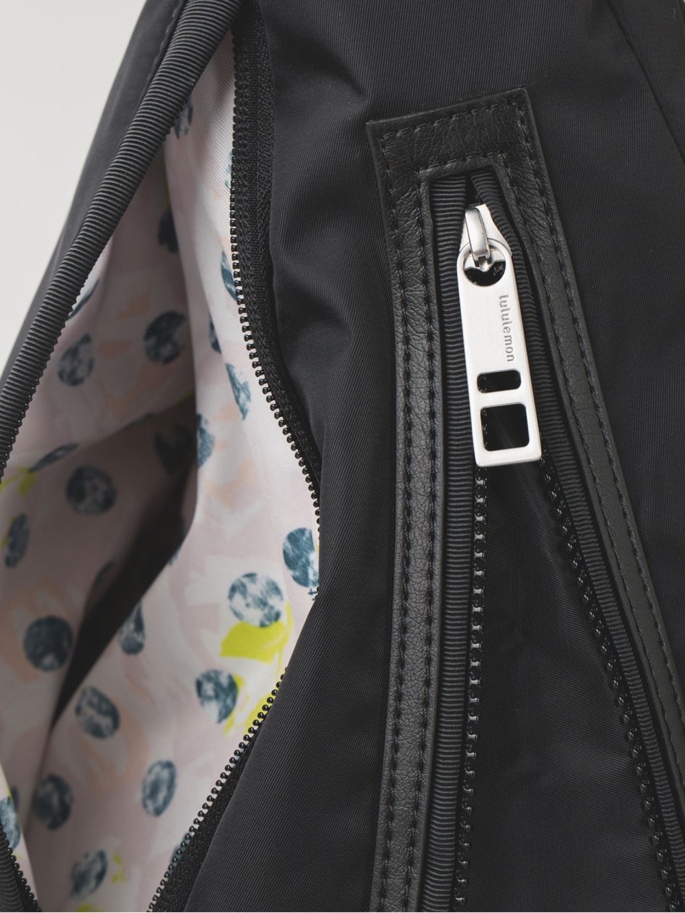 Lululemon Resolution Hobo Black YK2 - Picture 4 of 5